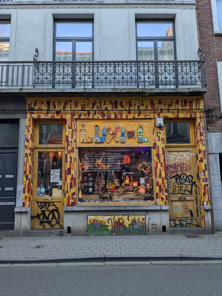 La façade historique de Luxiol sur la Chaussée d'Ixelles